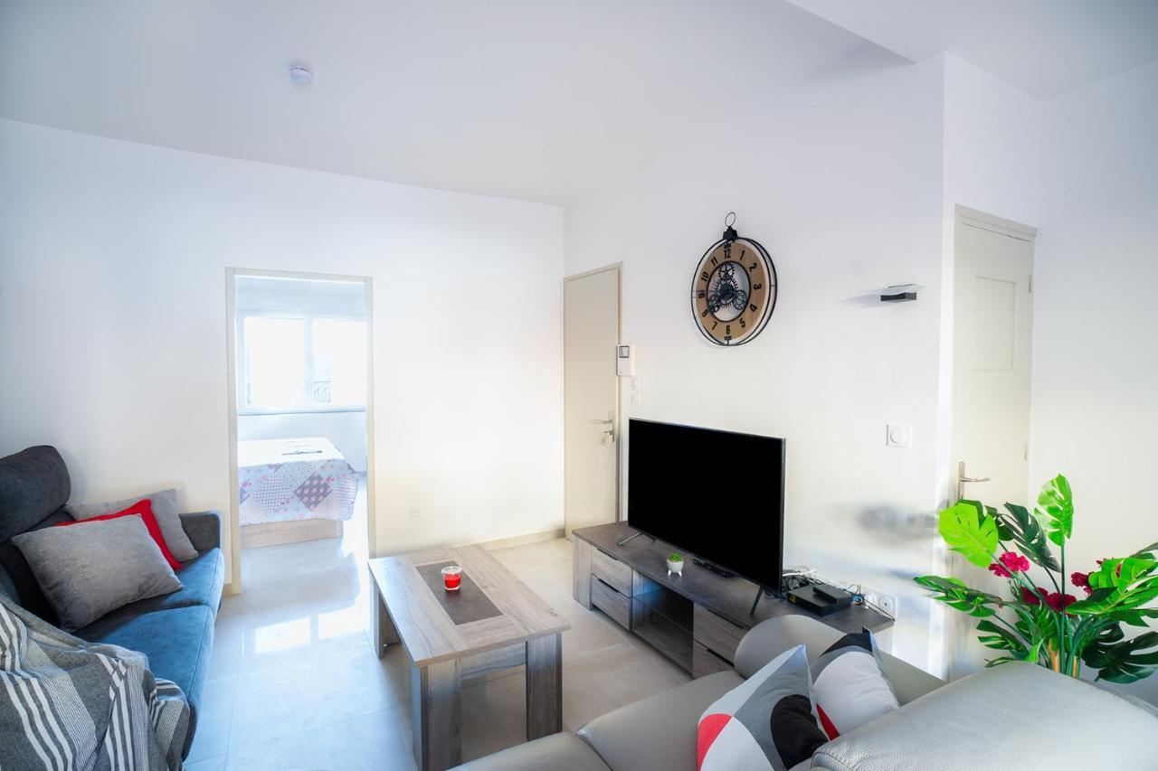 Superbe Appartement A 2 Pas Des Halles, Climatise, Terrasse, Garage Narbonne Buitenkant foto